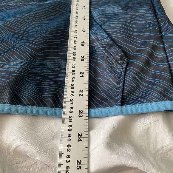 Under Armour Youth Black/Blue Wave Line Design Athletic Pullover Hoodie Size YXL - Picture 8 of 13